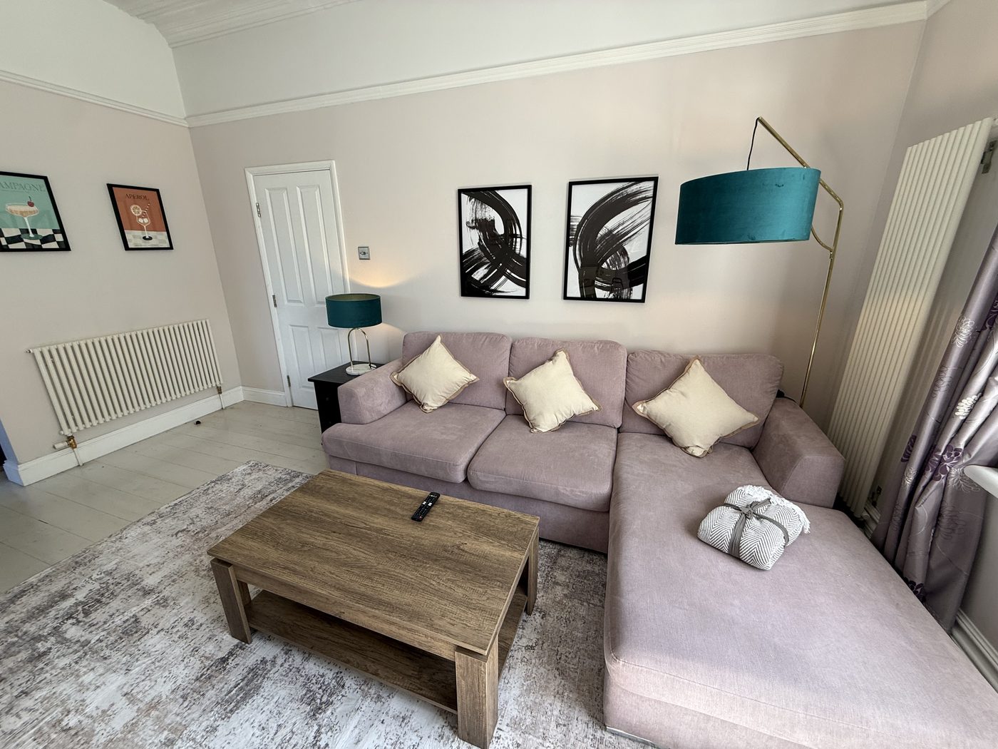 Contemporary managed lounge